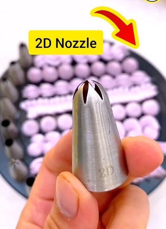 2D icing nozzle, a cake decorating tool used for piping. ( Large )
